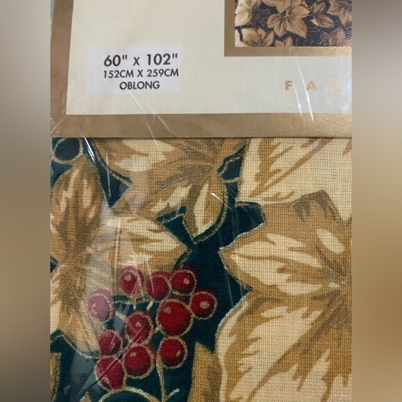New, Yuletide Fabric Oblong Tablecloth Avon Christmas sunweave by Vera - Picture 3 of 4